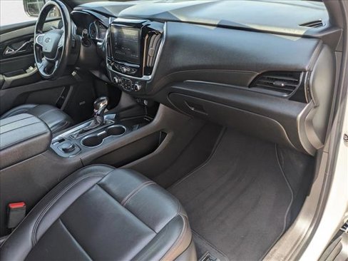 Used 2022 Chevrolet Traverse RS image 22