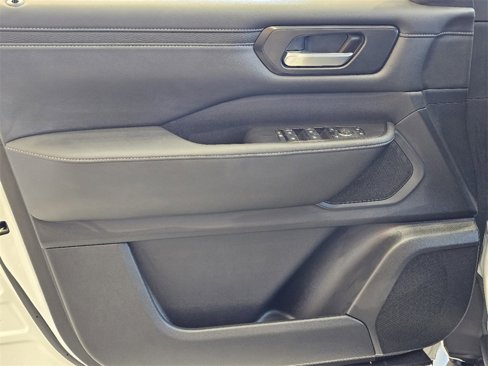 New 2025 Nissan Armada SV image 7