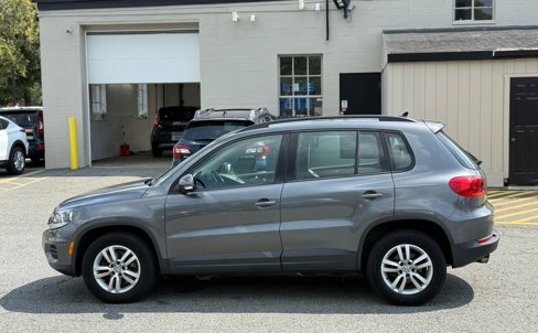 Used 2015 Volkswagen Tiguan S image 9
