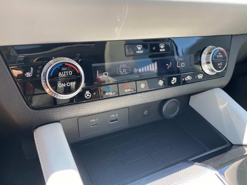 New 2025 Mitsubishi Outlander 4WD Plug-In Hybrid image 12
