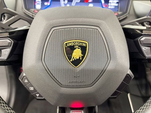 Used 2022 Lamborghini Huracan EVO image 25
