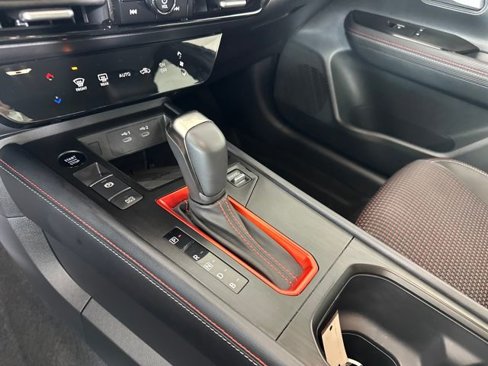 Certified 2025 Nissan Kicks SR image 20