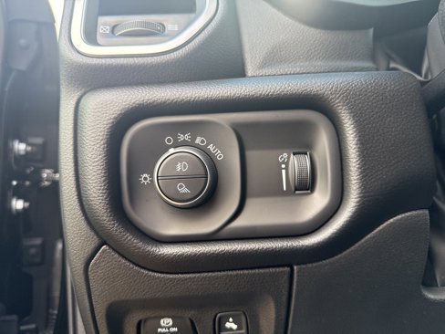 New 2025 RAM 1500 4x4 Crew Cab image 20