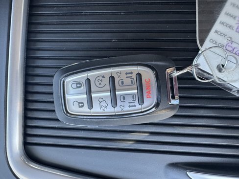 Used 2022 Chrysler Pacifica Touring-L image 39