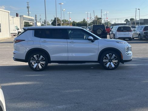 New 2025 Mitsubishi Outlander SE image 6