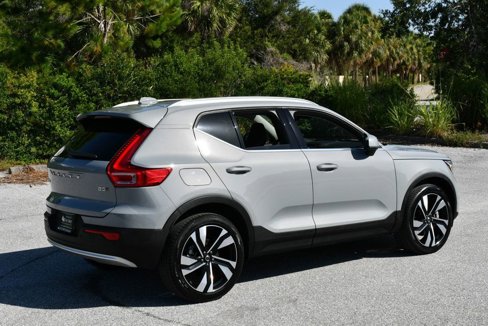 Used 2024 Volvo XC40 B5 Plus image 6