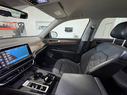 Used 2024 Volkswagen Atlas SE image 32