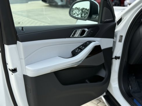 New 2026 BMW X5 sDrive40i image 11