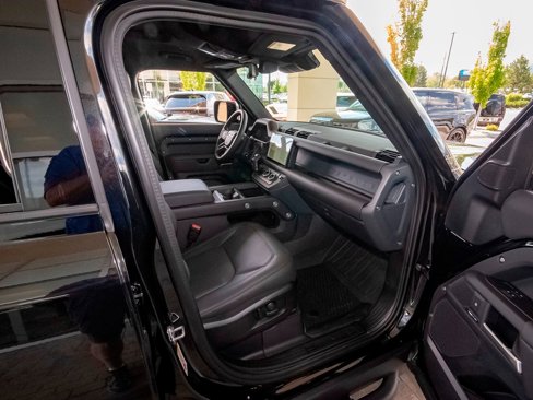 New 2025 Land Rover Defender 110 S image 43
