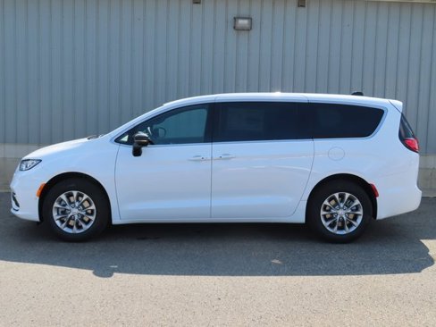 New 2026 Chrysler Pacifica Select image 7