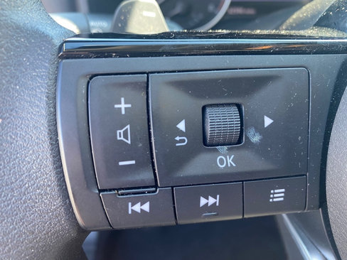 Used 2023 Nissan Rogue SV image 12