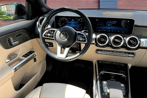 Used 2021 Mercedes-Benz GLB 250 4MATIC image 5