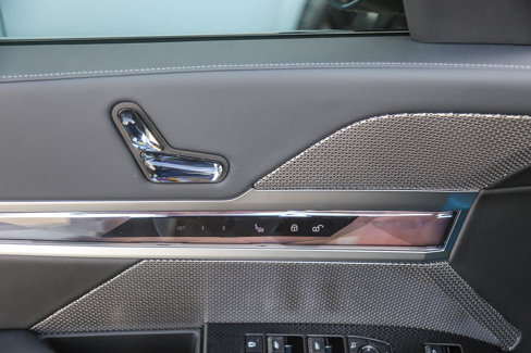 New 2026 BMW 760i xDrive w/ Premium Package image 18