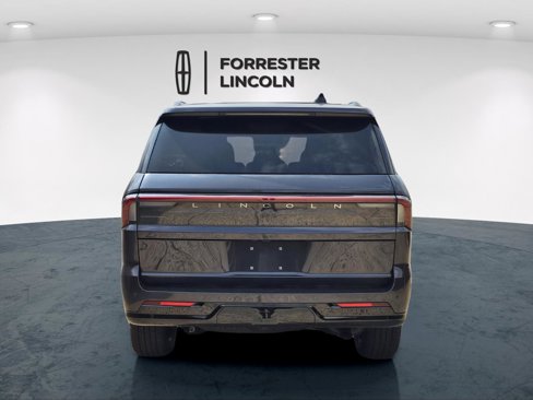 New 2025 Lincoln Navigator Reserve image 4