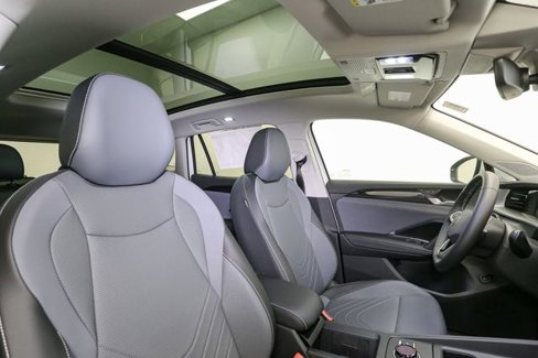 New 2025 Volkswagen Tiguan SE image 15