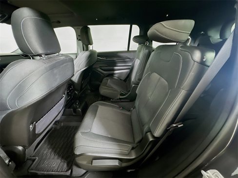 Used 2025 Jeep Grand Cherokee L Laredo image 15