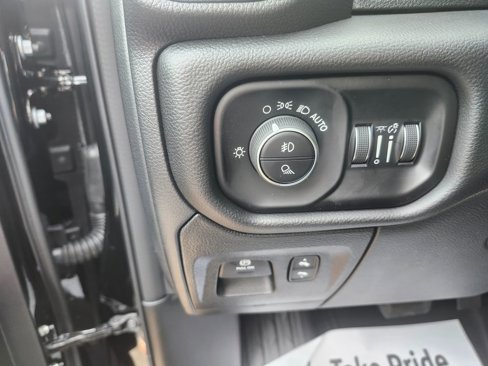 New 2025 RAM 1500 4x4 Crew Cab image 14
