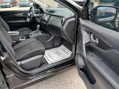 Used 2021 Nissan Rogue Sport S image 10