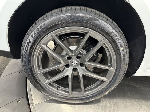 New 2025 Porsche Macan Turbo image 15