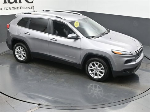 Used 2018 Jeep Cherokee Latitude Plus image 38