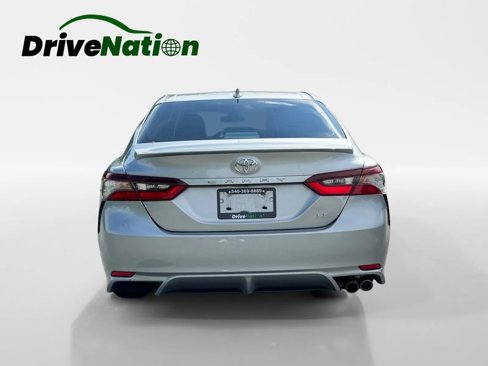 Used 2021 Toyota Camry SE image 6