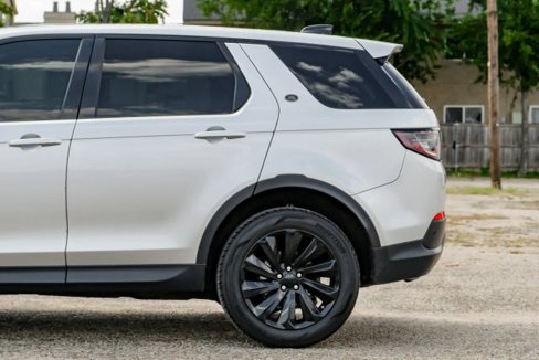 Used 2020 Land Rover Discovery Sport SE image 16