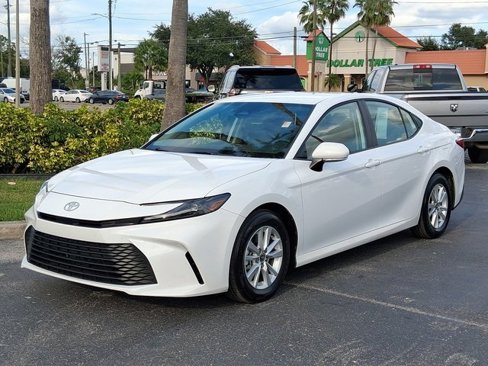 Used 2025 Toyota Camry LE image 2