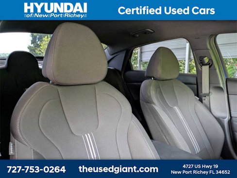 Certified 2025 Hyundai Elantra Sport image 6