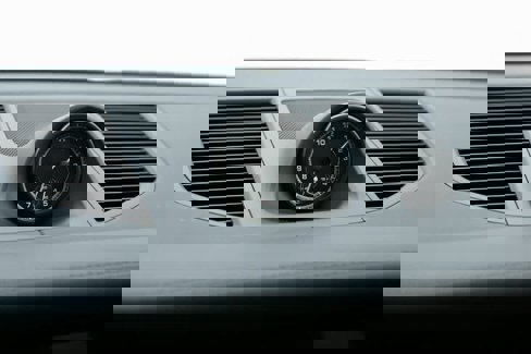 Certified 2025 Porsche Macan image 30