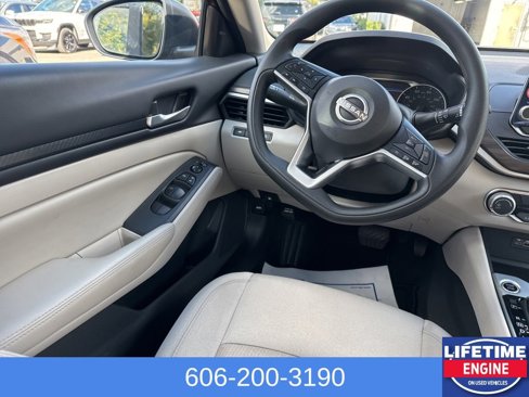 Used 2025 Nissan Altima 2.5 SV image 19