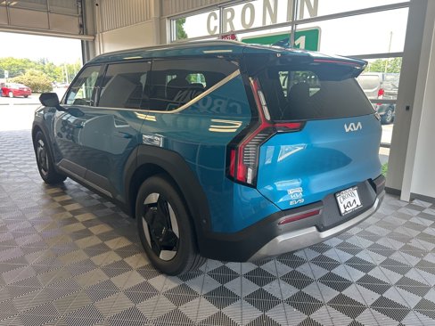 New 2026 Kia EV9 Wind image 4