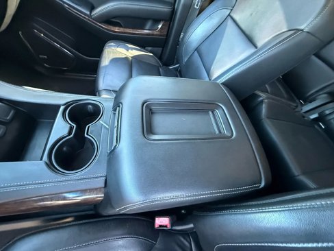 Used 2018 Chevrolet Suburban LT image 17