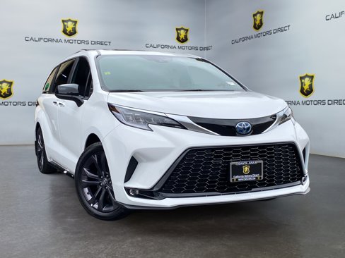 Used 2024 Toyota Sienna XSE image 3