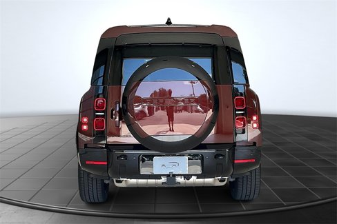 New 2025 Land Rover Defender 130 X-Dynamic SE image 4