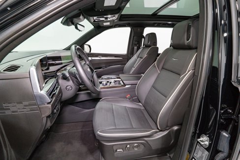 Used 2025 Cadillac Escalade Premium Luxury image 17