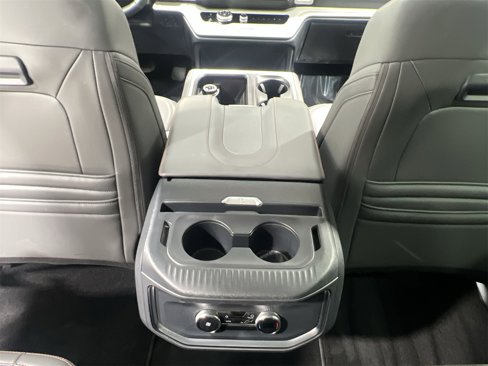 Used 2025 Ford Expedition Active image 21