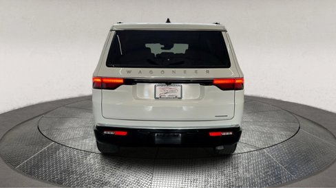 Used 2024 Jeep Wagoneer Series II w/ Flexible Seating Group image 7