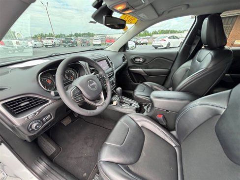 Used 2021 Jeep Cherokee Latitude Plus image 16