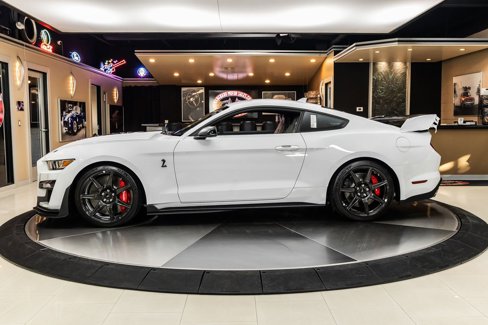 Used 2021 Ford Mustang Shelby GT500 w/ Carbon Fiber Track Pack image 18