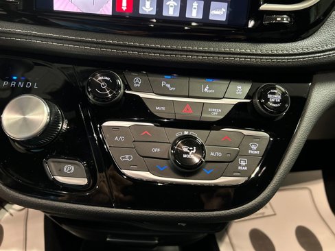 New 2026 Chrysler Pacifica Select image 17