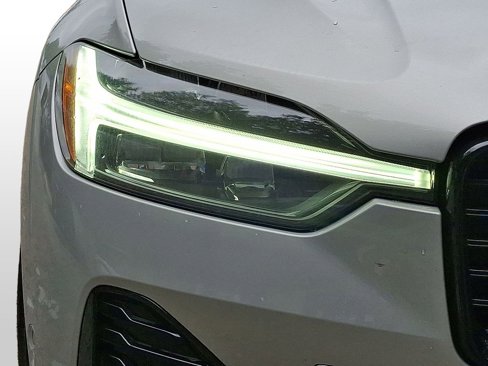 Certified 2025 Volvo XC60 B5 Plus image 30