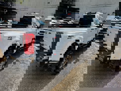 Used 2023 Ford F350 XLT image 4