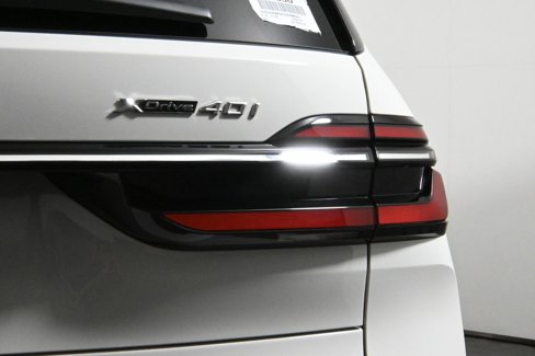 Used 2025 BMW X7 xDrive40i w/ Premium Package image 13