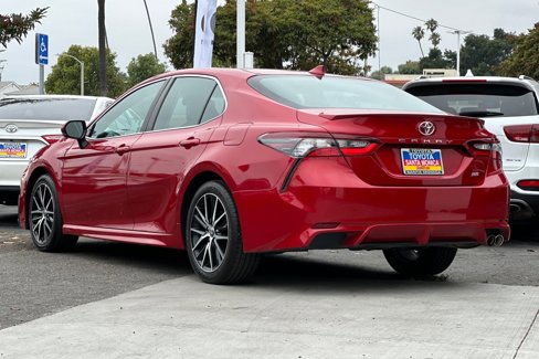 Used 2022 Toyota Camry SE image 6