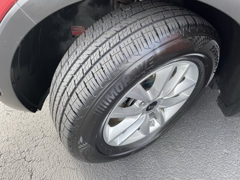 Used 2018 Kia Sorento LX image 10
