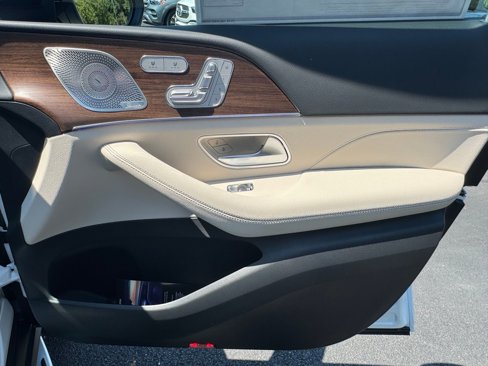 New 2026 Mercedes-Benz GLS 580 4MATIC image 16