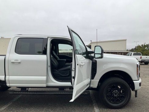 Used 2025 Ford F350 Lariat w/ Black Appearance Package image 59