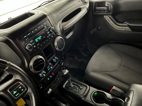 Used 2015 Jeep Wrangler Sport w/ Connectivity Group image 38