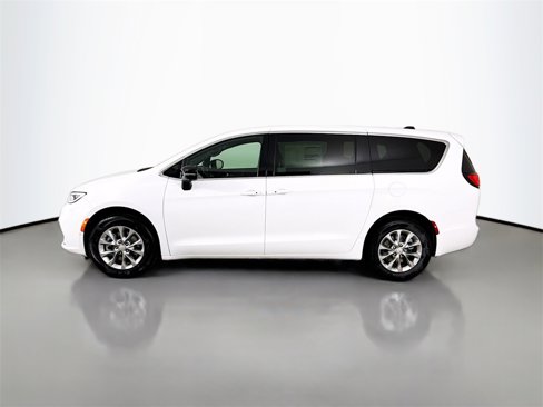 New 2026 Chrysler Pacifica Select image 5