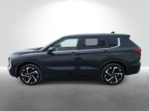 Used 2023 Mitsubishi Outlander SE image 3